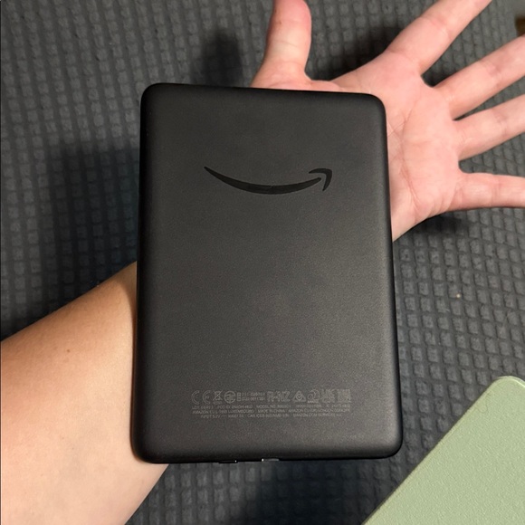 Amazon Kindle 6" e-Reader (2024) - Picture 6 of 9